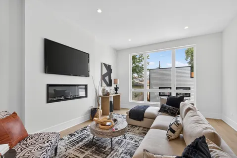 $1,150,000 | 1728 North Sawyer Avenue, Unit B, Chicago, IL 60647