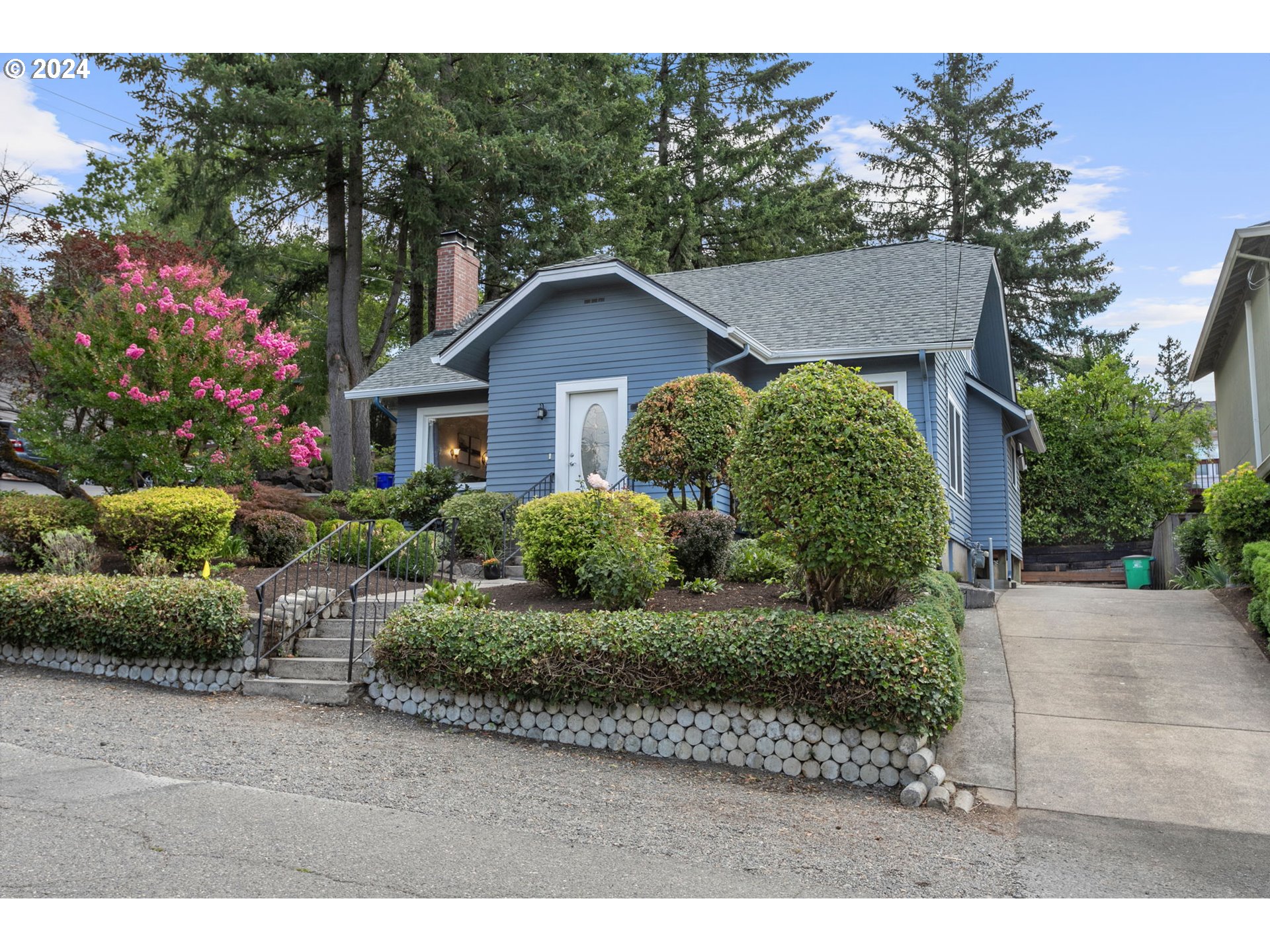 7204 Southwest 33rd Avenue Portland, OR 97219 - Photo 2 of 40 Gallery Image 2