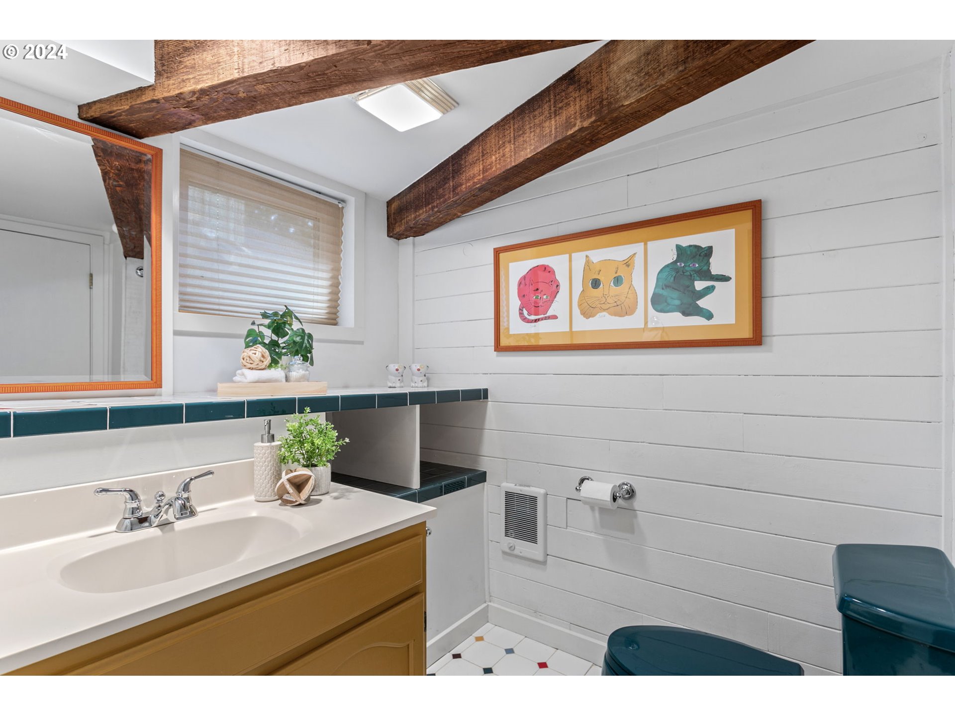 7204 Southwest 33rd Avenue Portland, OR 97219 - Photo 30 of 40 Bathroom, Continental