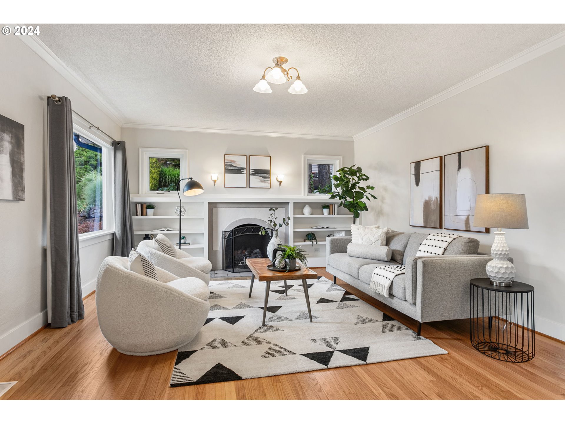 7204 Southwest 33rd Avenue Portland, OR 97219 - Photo 4 of 40 Living Room