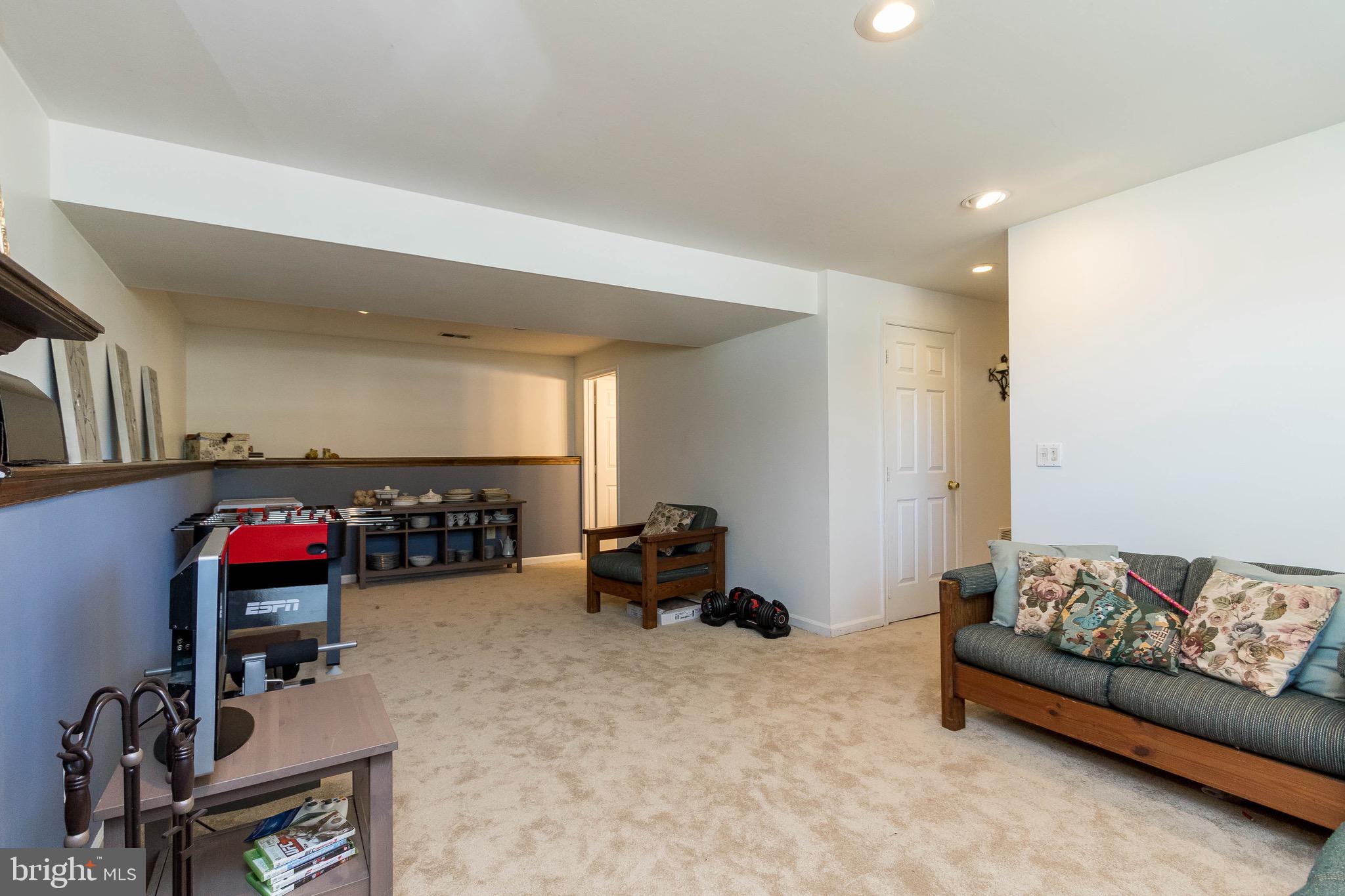 10332 Abbott Road Manassas, VA 20110 - Photo 22 of 36 Family room