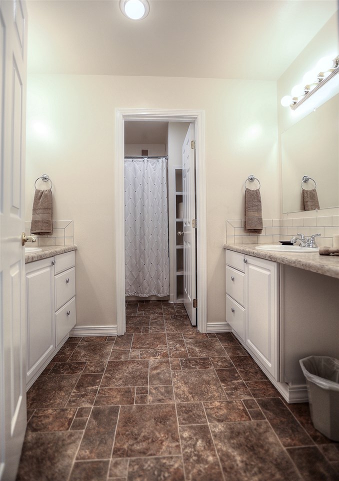 6220 South Chapman Road Greenacres, WA 99016 - Photo 14 of 20