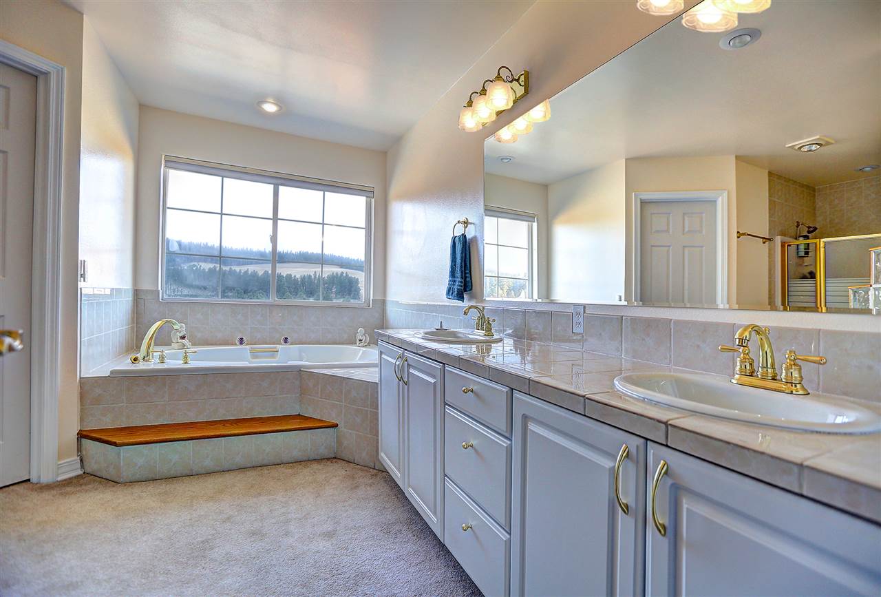 6220 South Chapman Road Greenacres, WA 99016 - Photo 10 of 20