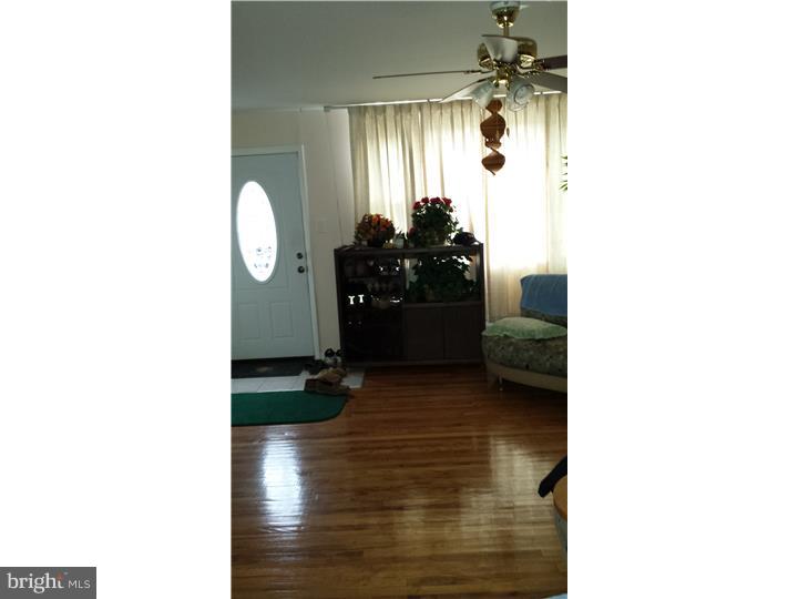 4554 Tolbut Street Philadelphia, PA 19136 - Photo 3 of 22