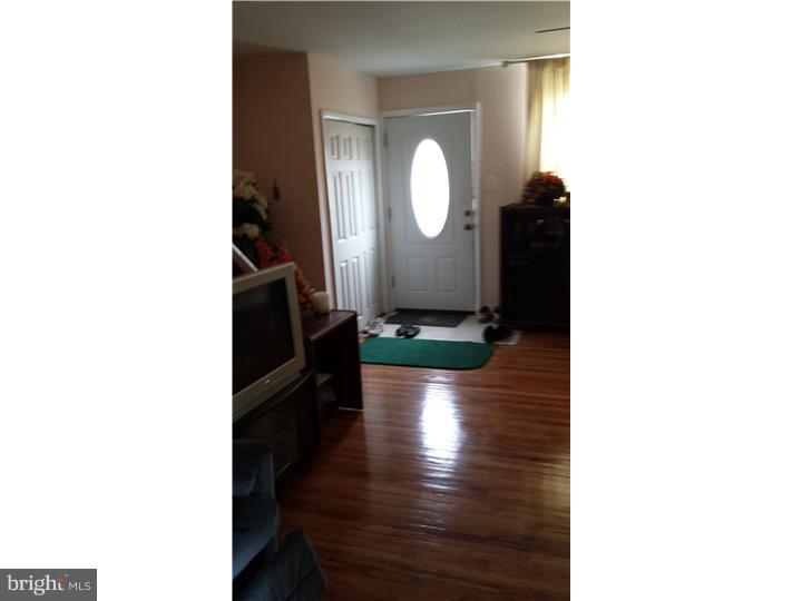 4554 Tolbut Street Philadelphia, PA 19136 - Photo 4 of 22