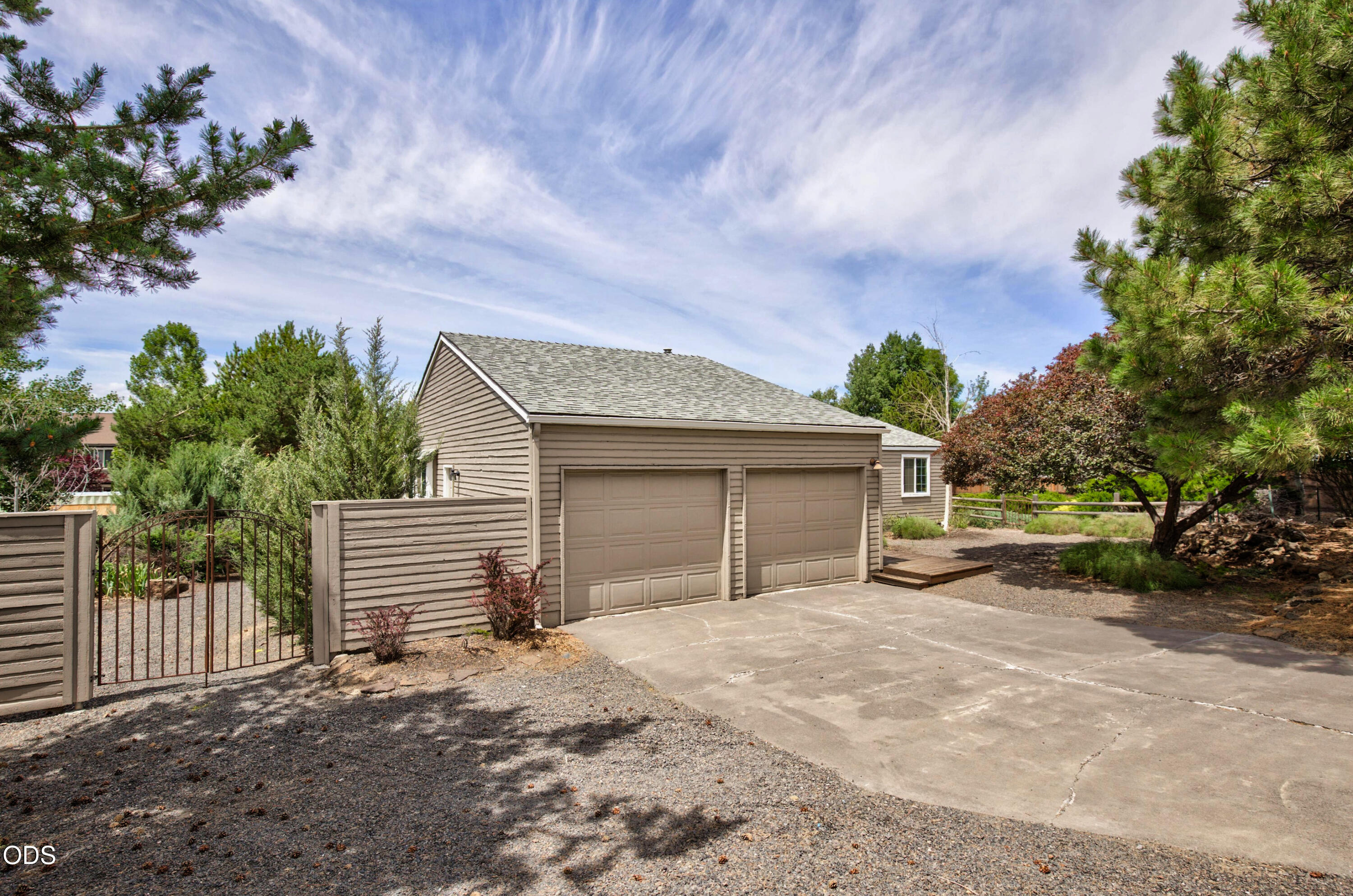 61145 Ladera Road Bend, OR 97702 - Photo 3 of 37