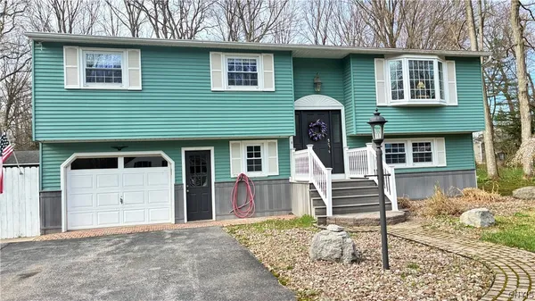 $320,000 | 20 Hickory Drive, Schroeppel, NY 13132