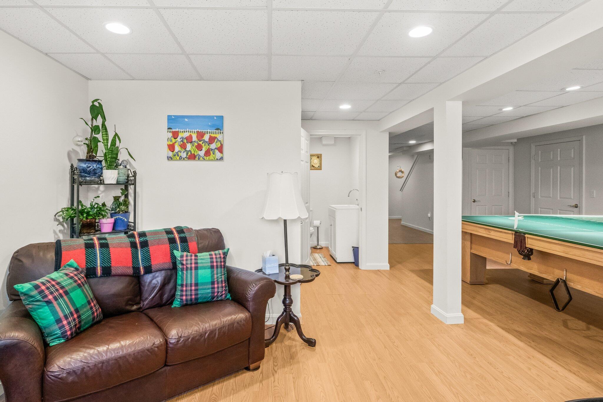 22 North Ridge Road Mashpee, MA 02649 - Photo 20 of 33 a living room with furniture