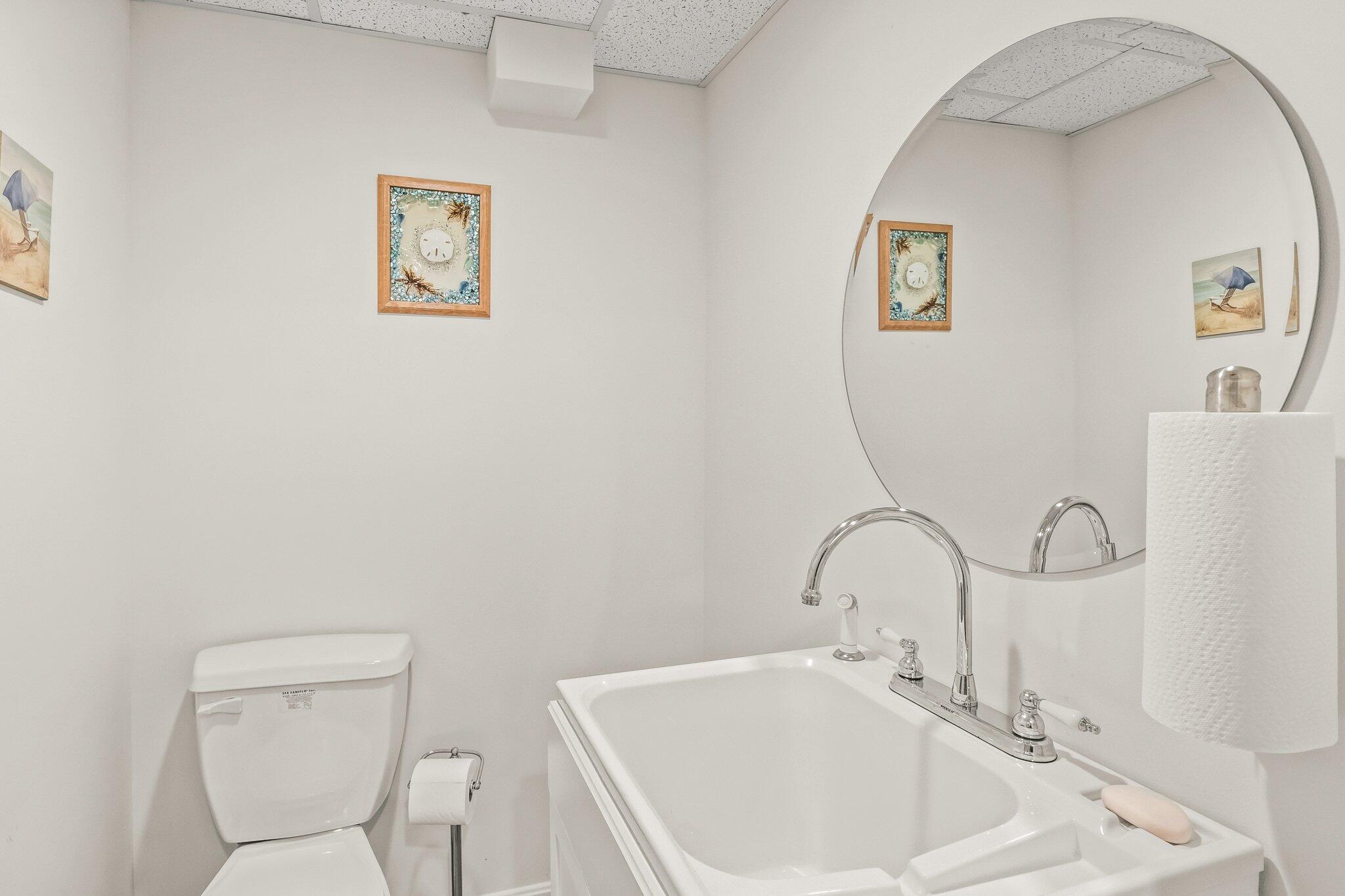 22 North Ridge Road Mashpee, MA 02649 - Photo 21 of 33 a bathroom with a sink and a mirror