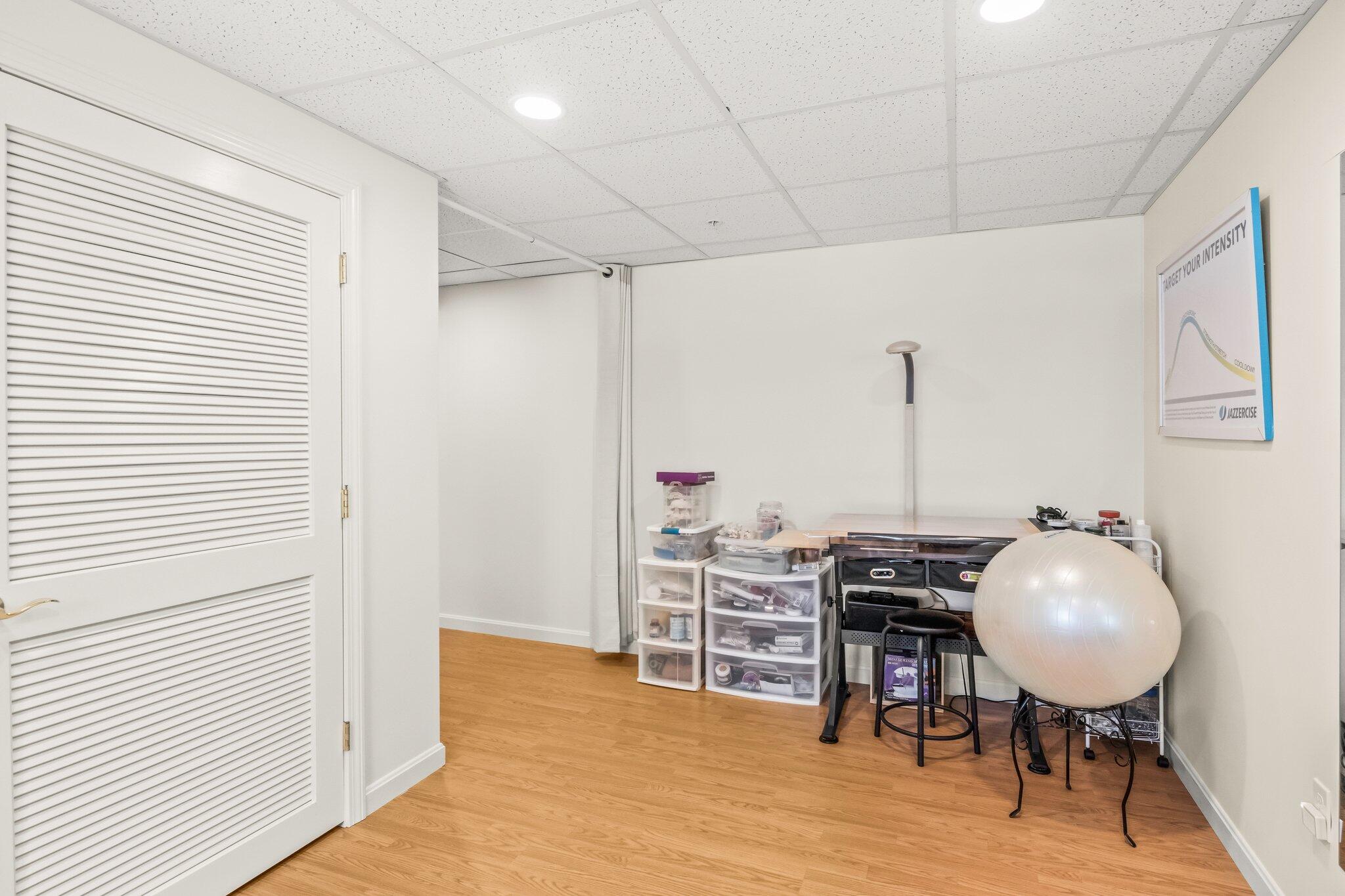22 North Ridge Road Mashpee, MA 02649 - Photo 23 of 33 a view of work space with furniture