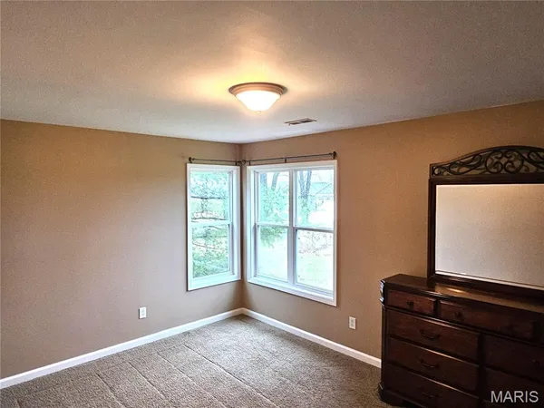 $489,000 | 50 Saddlefield Lane, Troy, MO 63379