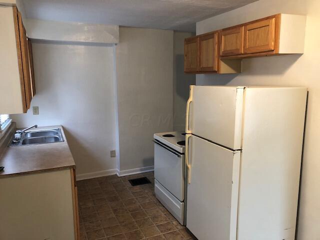 1057 South James Road Columbus, OH 43227 - Photo 4 of 5 kitchen