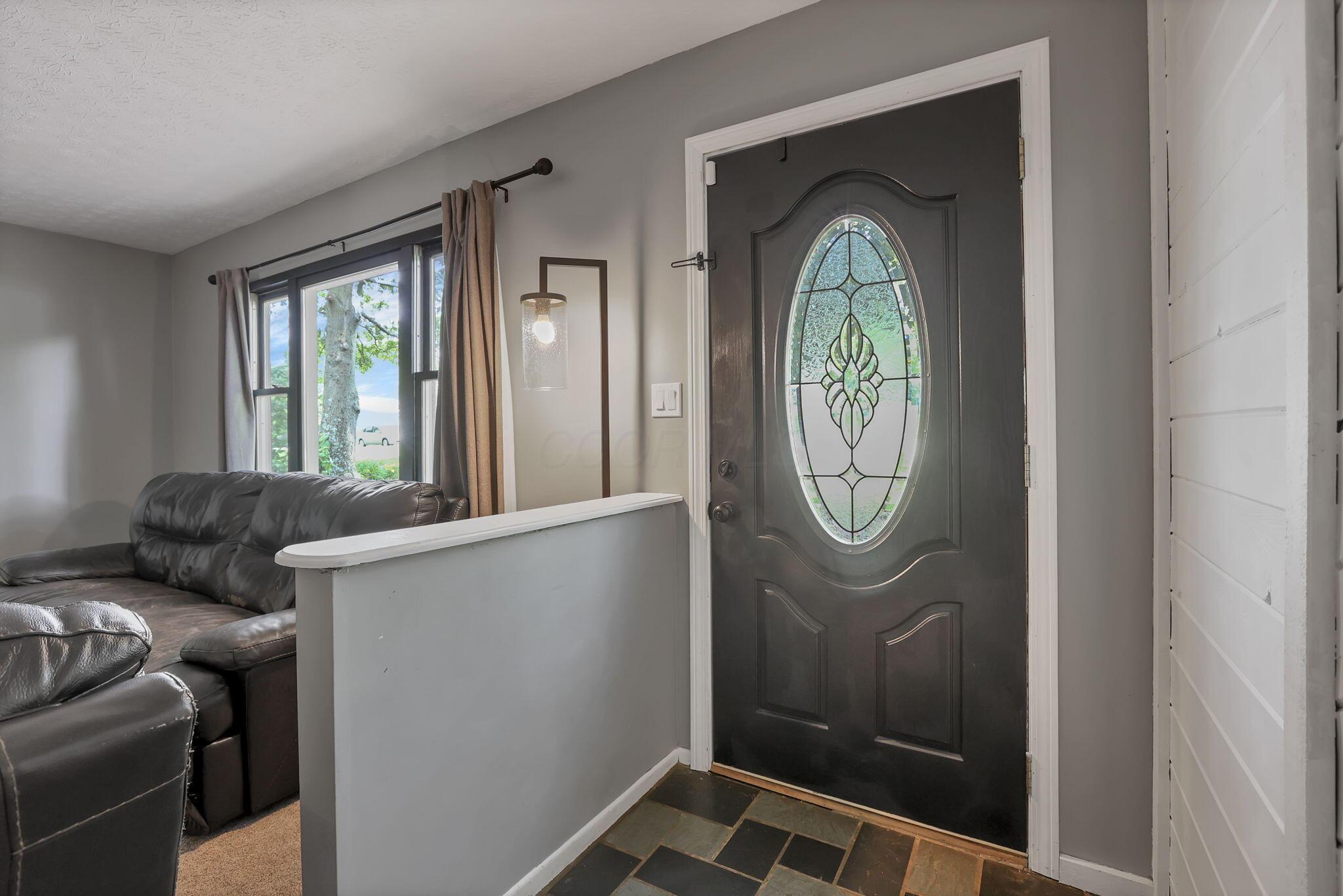 748 Forward Pass Road Southwest Pataskala, OH 43062 - Photo 11 of 59 Entryway
