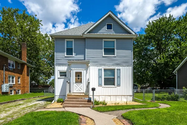 $133,000 | 1805 Esplanade Avenue, Davenport, IA 52803