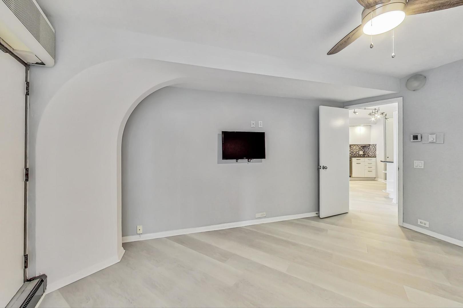 300 North State Street, Unit 4308 Chicago, IL 60654 - Photo 12 of 32 a view of an empty room