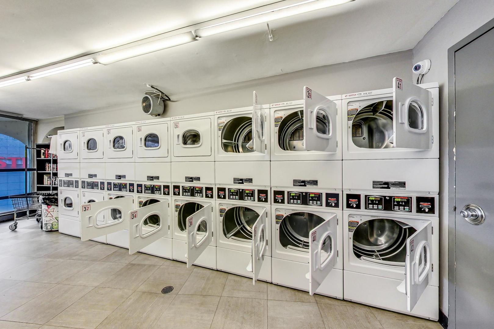 300 North State Street, Unit 4308 Chicago, IL 60654 - Photo 22 of 32 a utility room with lots of appliances and cabinets