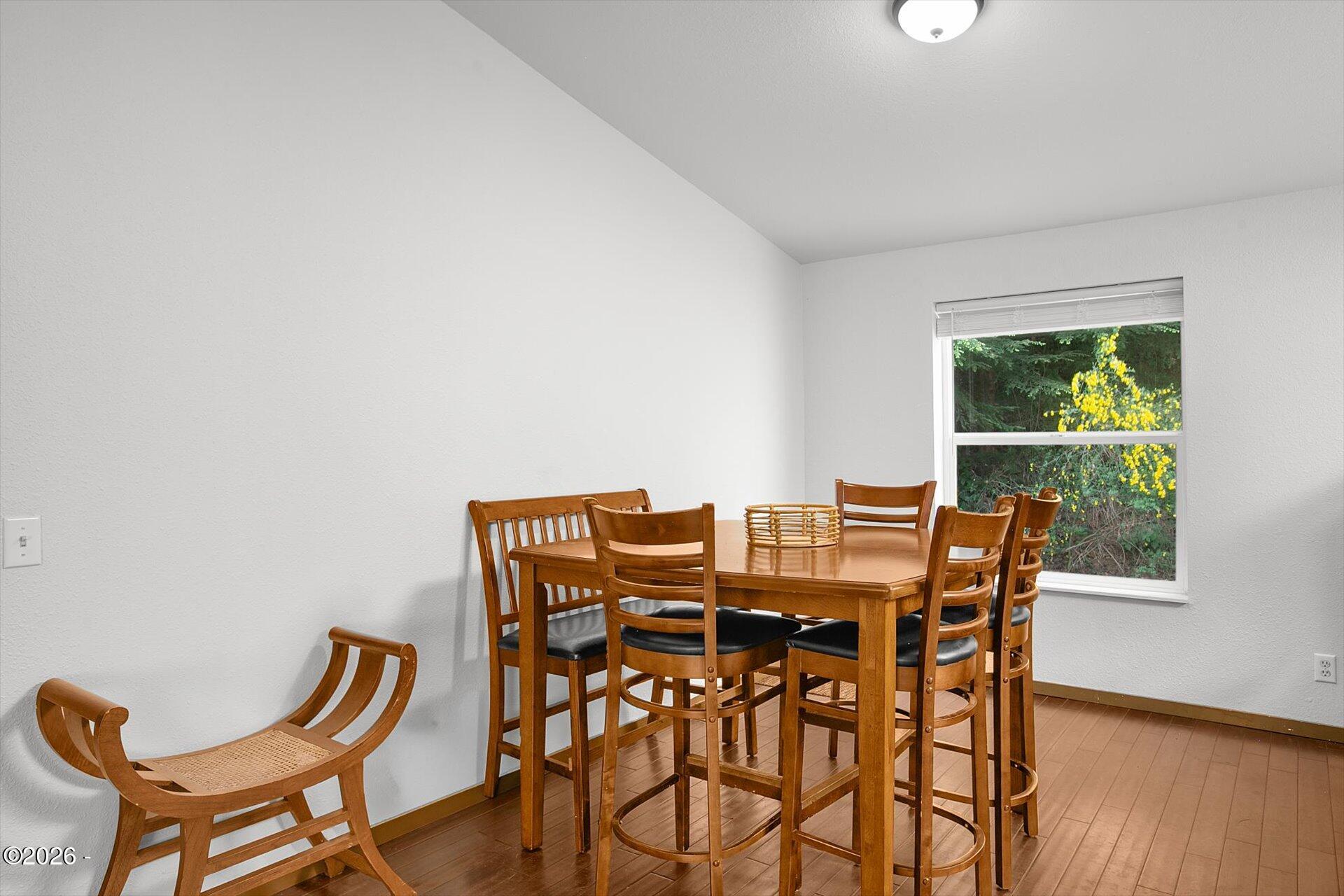 3909 North Bayview Road Waldport, OR 97394 - Photo 13 of 44 Dining Area