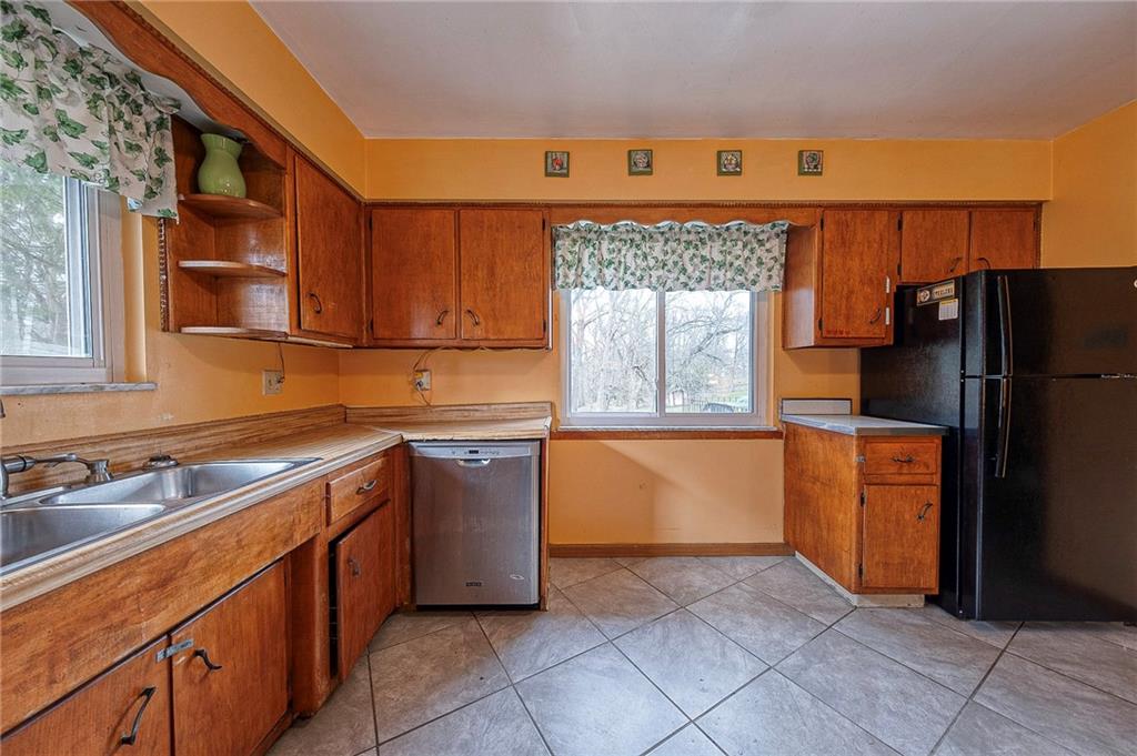 1757 Brodhead Road Coraopolis, PA 15108 - Photo 10 of 36