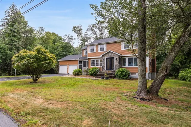 a view of a house with backyard and porch