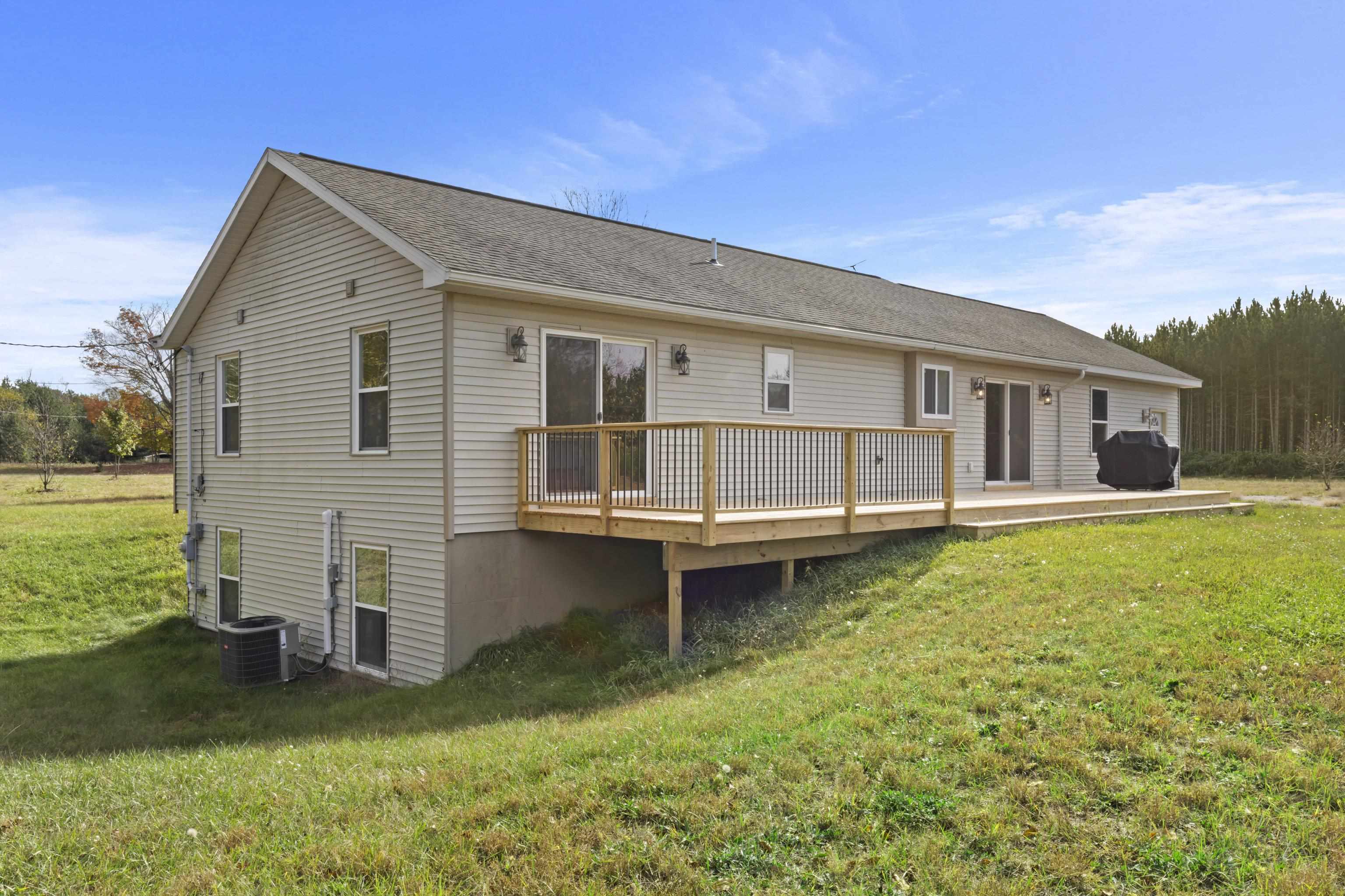 348 South Haze Road Beulah, MI 49617 - Photo 5 of 45 1939625-b71adf6a-2f72-41ac-afd6-95b9024c0240.JPG