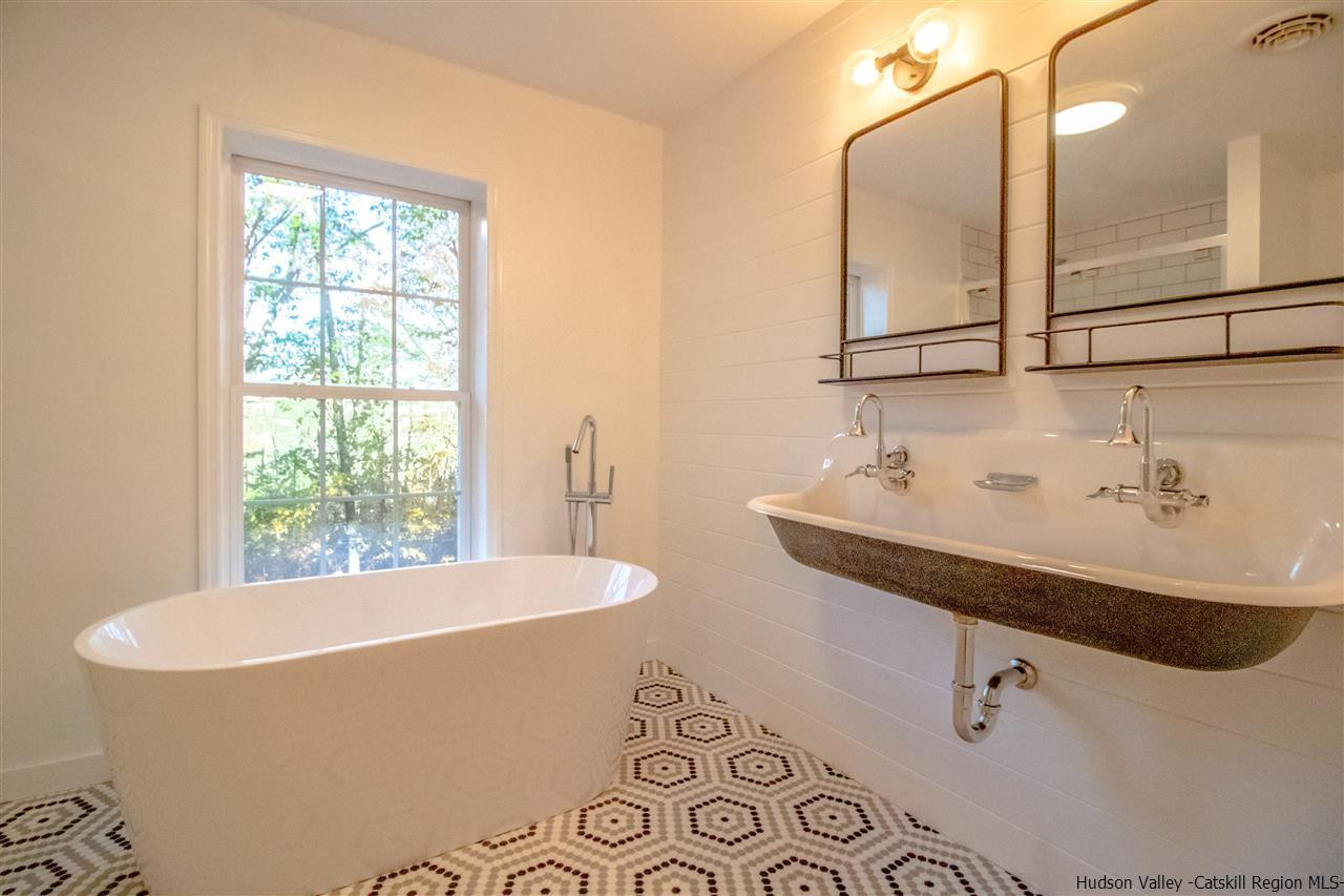 25 Laurel Hollow Road Kerhonkson, NY 12446 - Photo 18 of 30 a bathroom with a bathtub and a sink