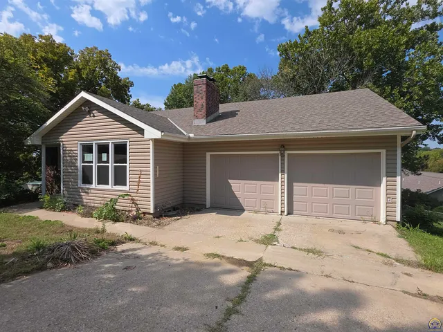 $265,000 | 5001 Northwest Pueblo Court, Topeka, KS 66618