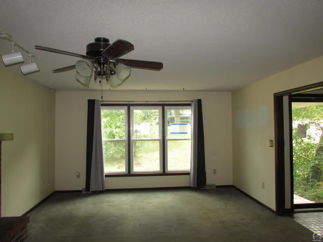 $265,000 | 5001 Northwest Pueblo Court, Topeka, KS 66618