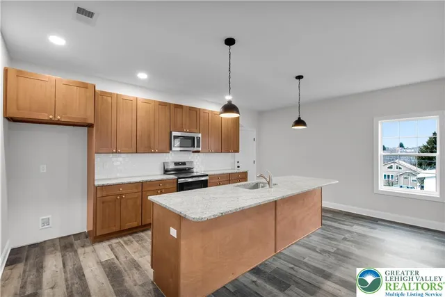 $449,900 | 6 West 1st Street, Northampton, PA 18067