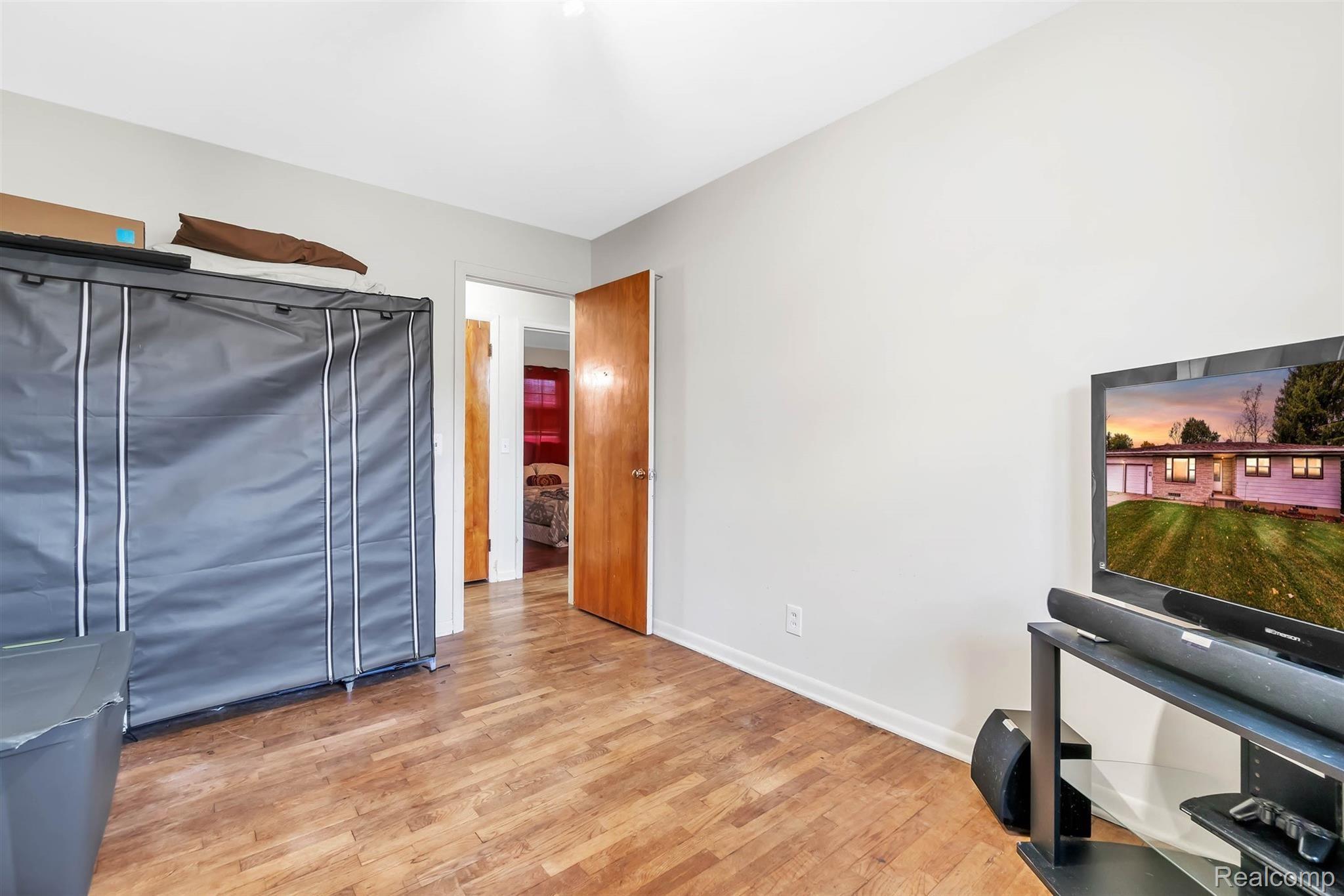 200 Elms Road Flushing, MI 48433 - Photo 18 of 33 10-200 S Elms-WindowStill-Real-Esta.jpg