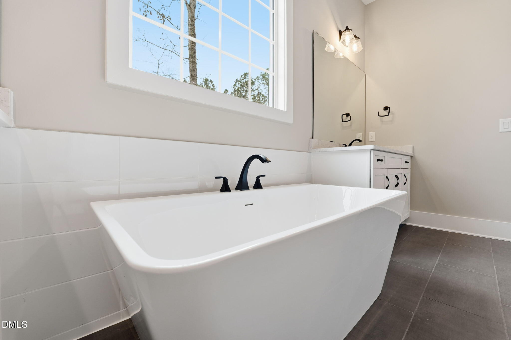 318 Ivy Rdg Road Chapel Hill, NC 27516 - Photo 34 of 47 a bathroom with a bathtub