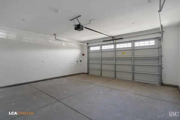 a view of a garage