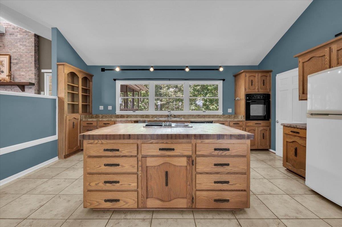 201 Stoneridge Road Spartanburg, SC 29306 - Photo 8 of 50 6' x 4' Butcher Block Island