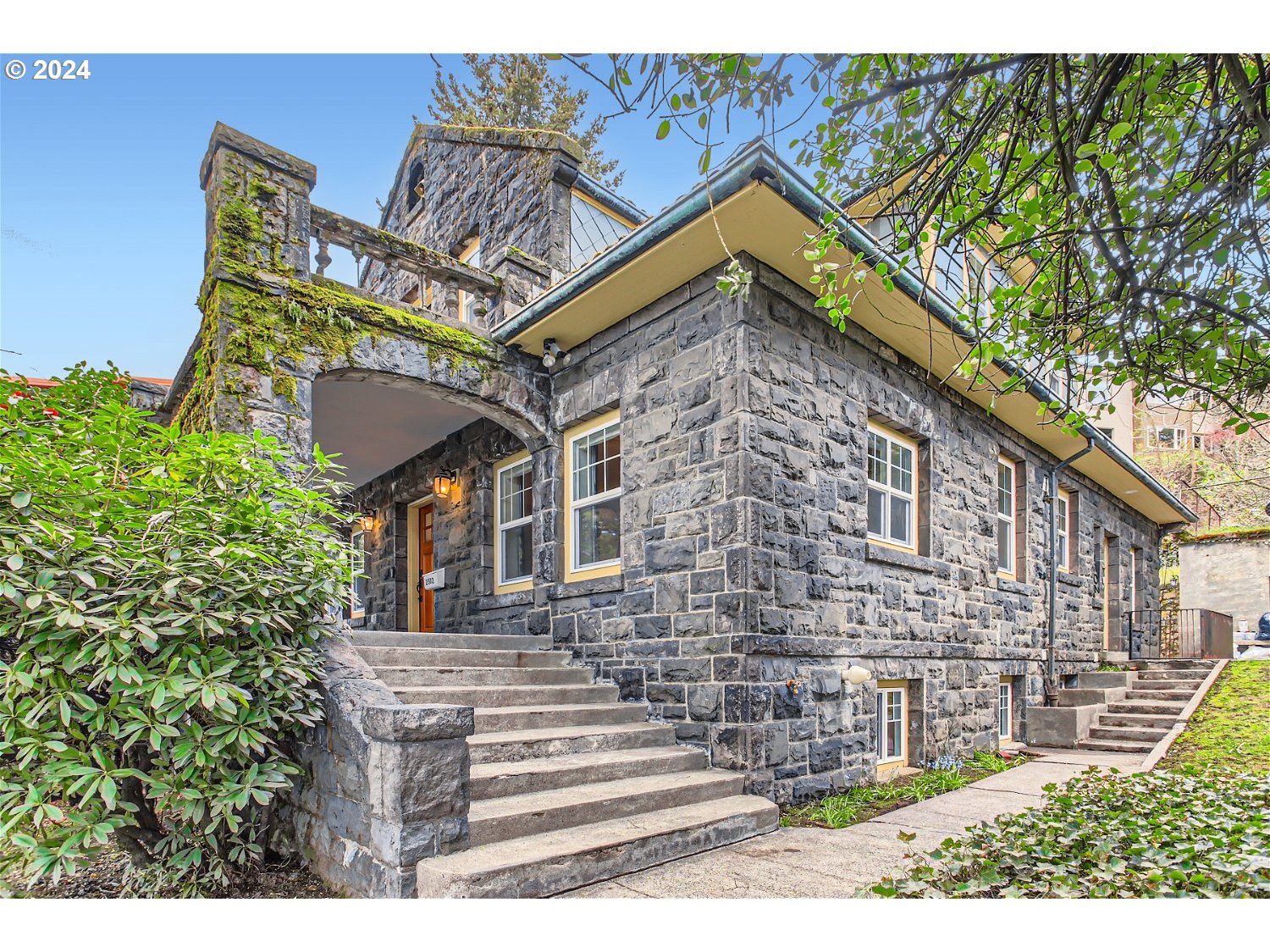 2502 Northwest Westover Road Portland, OR 97210 - Photo 1 of 35 Gallery Image 1
