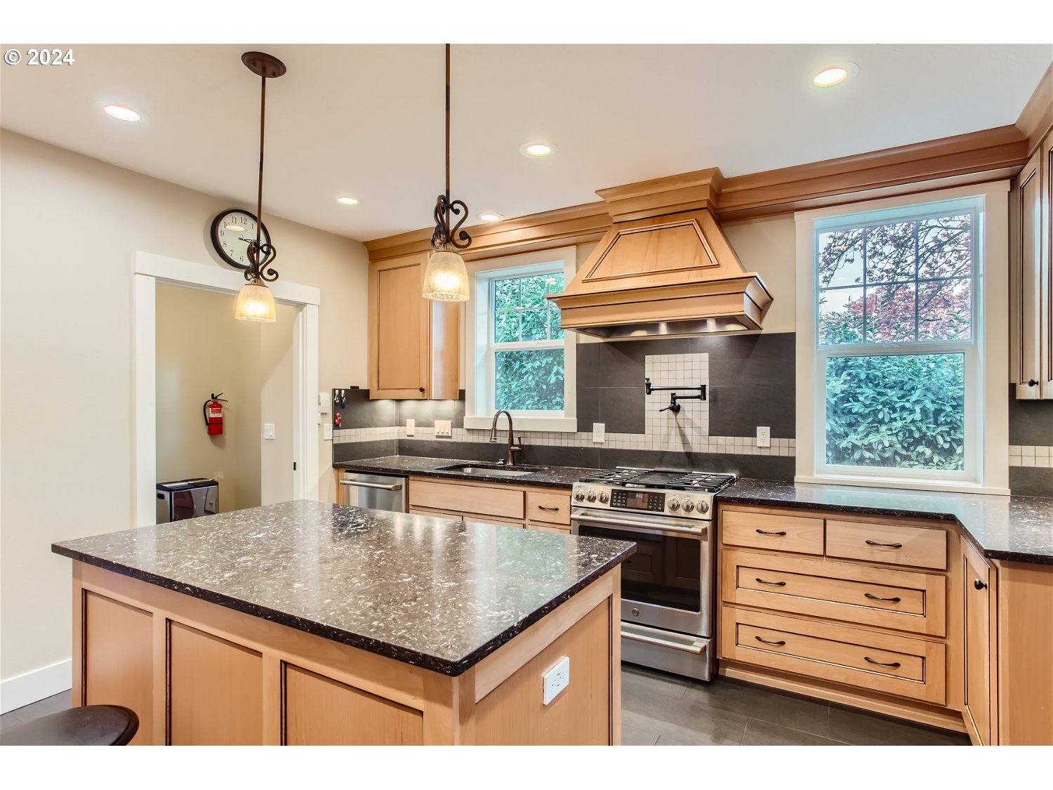 2502 Northwest Westover Road Portland, OR 97210 - Photo 11 of 35 Gallery Image 11