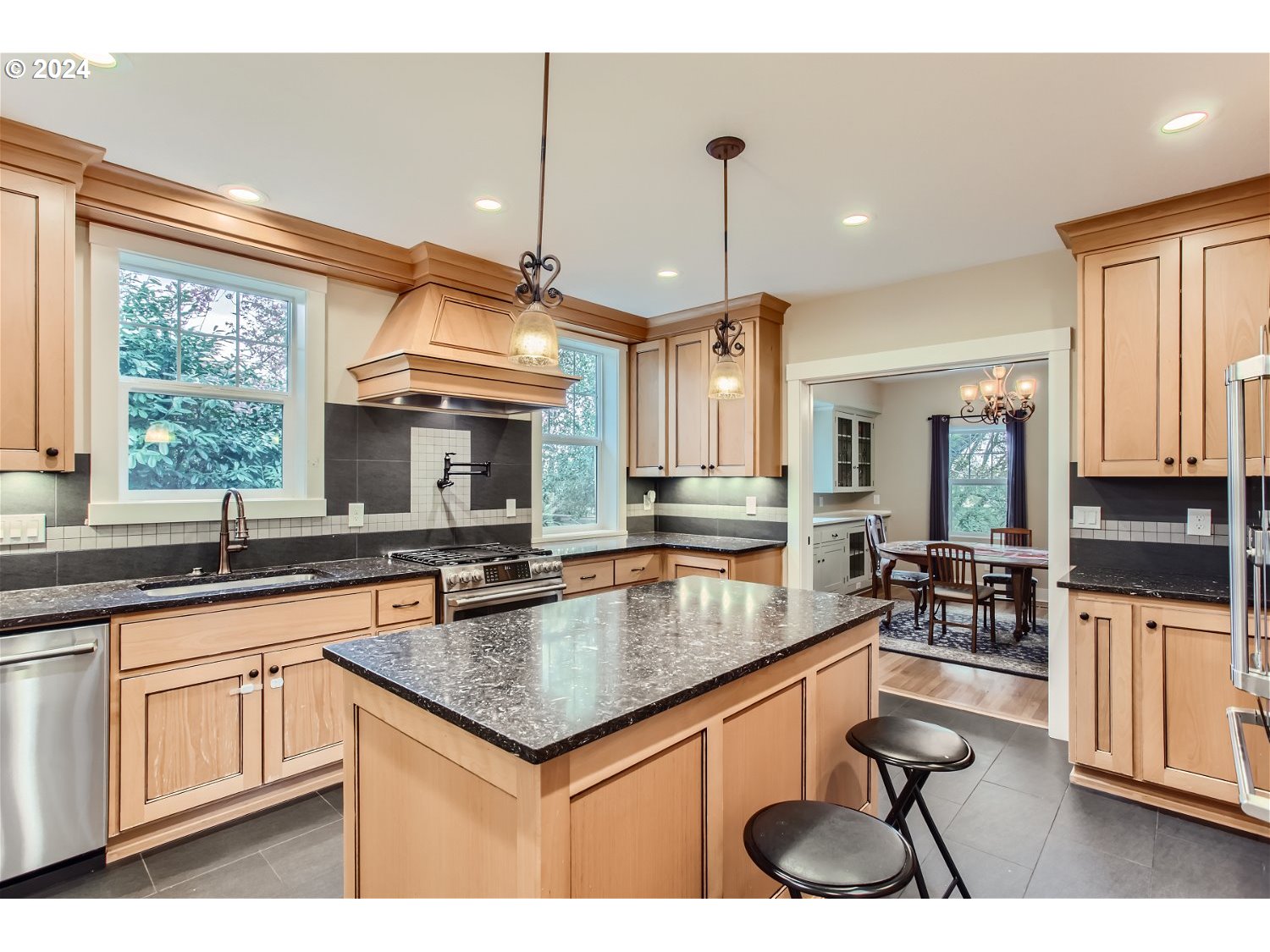 2502 Northwest Westover Road Portland, OR 97210 - Photo 12 of 35 Gallery Image 12