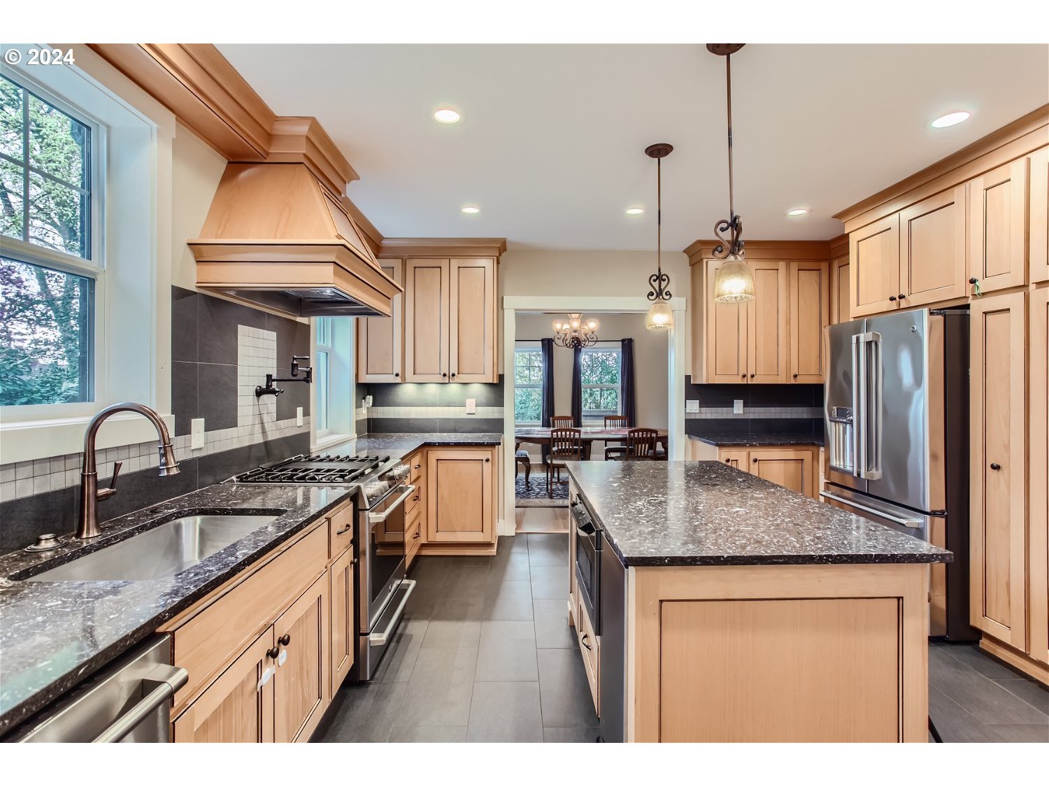 2502 Northwest Westover Road Portland, OR 97210 - Photo 13 of 35 Gallery Image 13