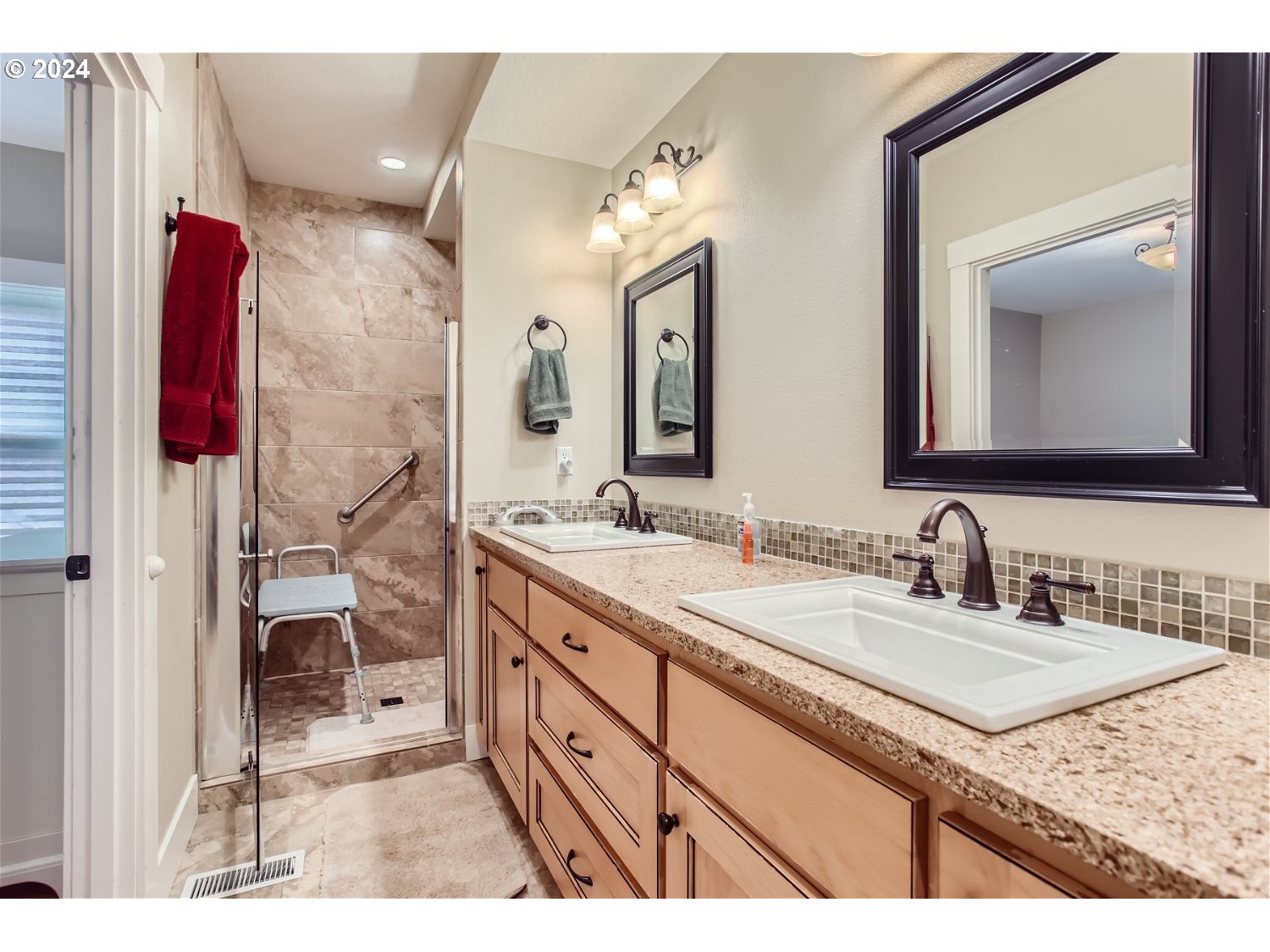 2502 Northwest Westover Road Portland, OR 97210 - Photo 19 of 35 Bathroom