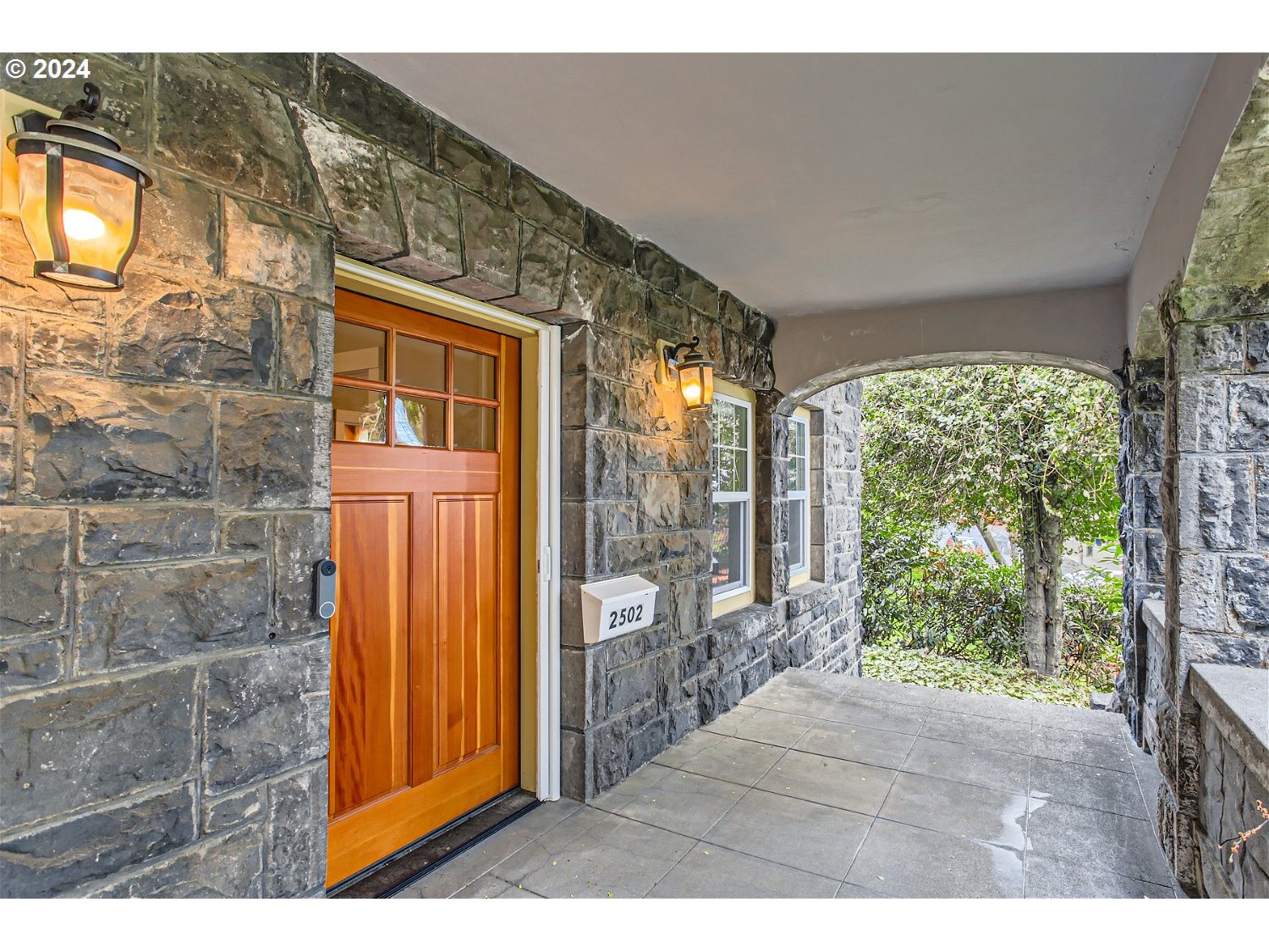 2502 Northwest Westover Road Portland, OR 97210 - Photo 3 of 35 Entrance/Foyer