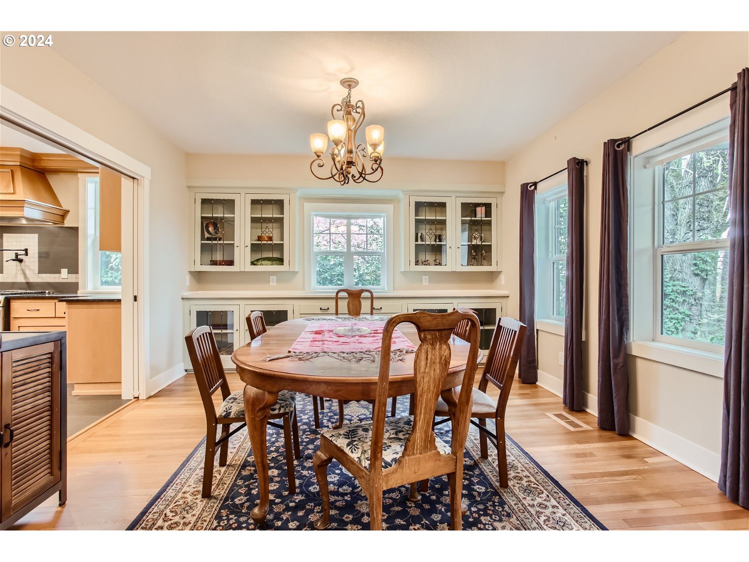 2502 Northwest Westover Road Portland, OR 97210 - Photo 8 of 35 Dining Room