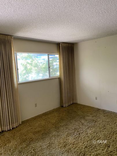 535 West Kevin Court Ridgecrest, CA 93555 - Photo 14 of 19 an empty room with a window
