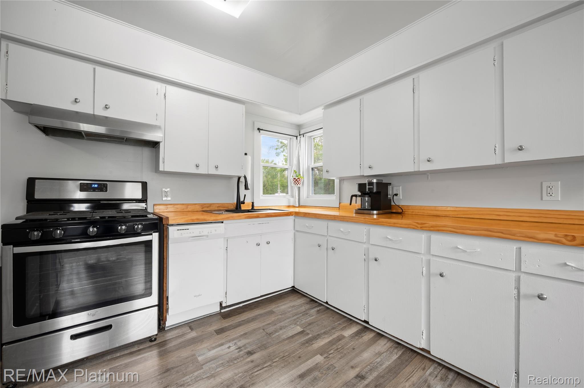6116 Lapeer Road Burton, MI 48509 - Photo 11 of 30 6116 Lapeer161.JPG