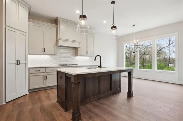 $706,860 | 4825 Northwest Martin Street, Riverside, MO 64151