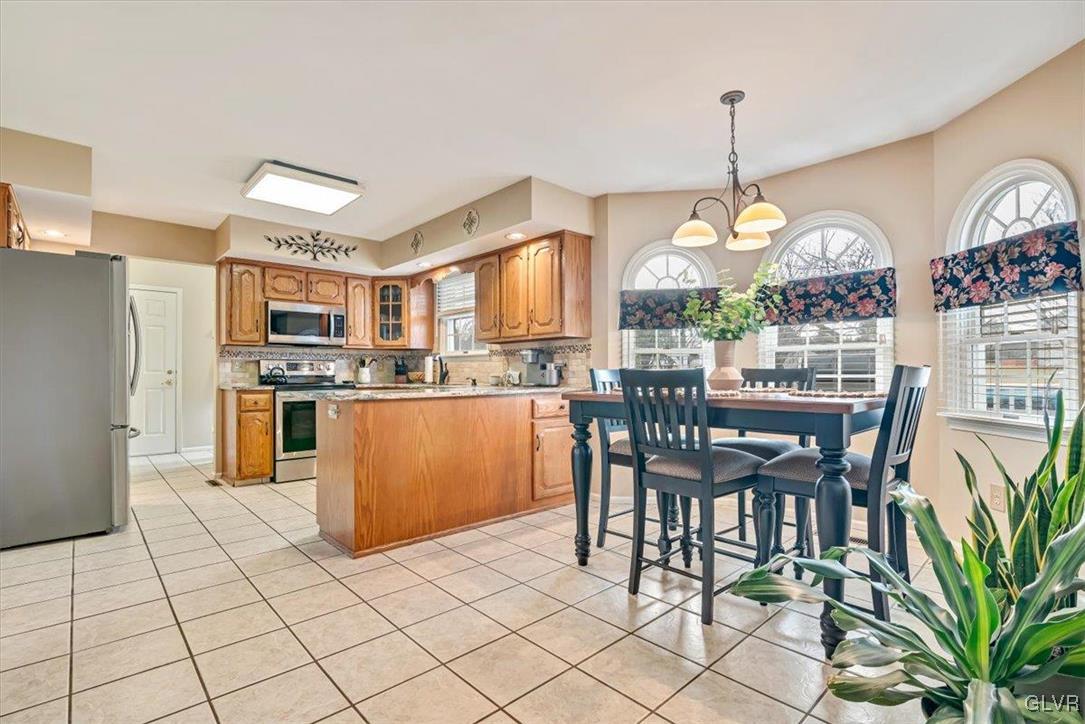 4629 Fairway Road Bethlehem, PA 18020 - Photo 4 of 43 Gallery Image 4