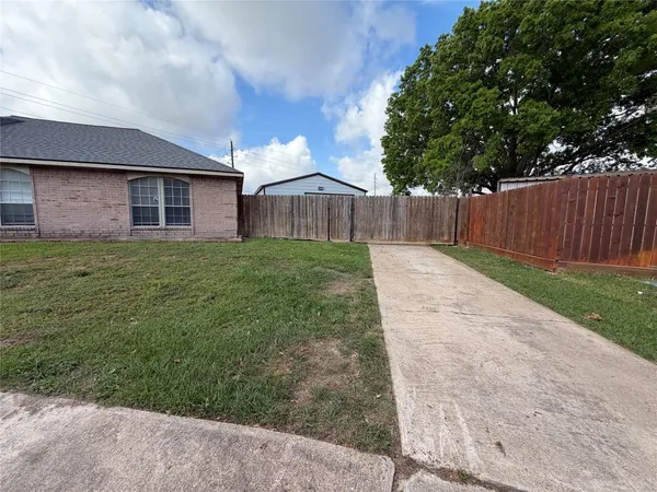 $2,100 | 3203 Silverside Drive, Katy, TX 77449
