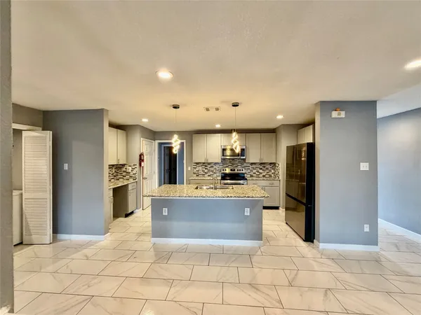 $2,100 | 3203 Silverside Drive, Katy, TX 77449