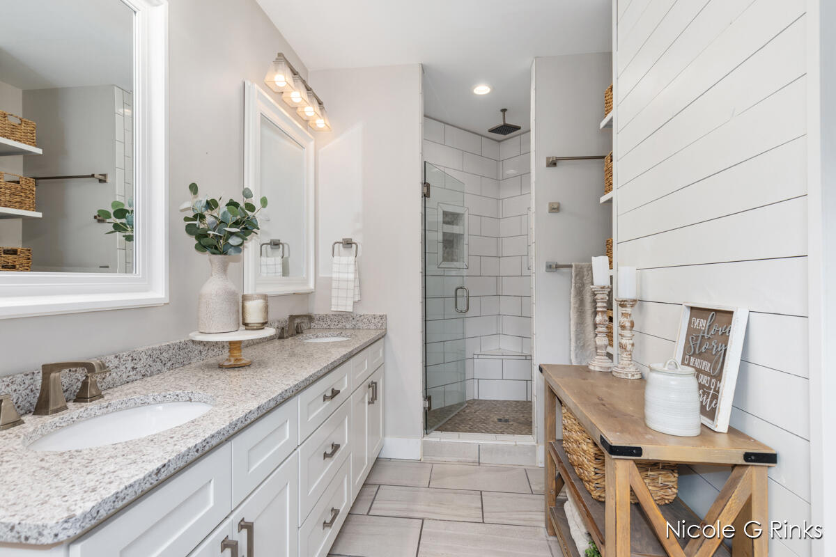 9860 Button Road Belding, MI 48809 - Photo 21 of 63 9860 Button Primary bath