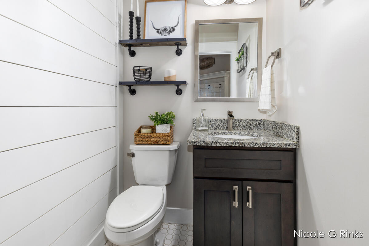9860 Button Road Belding, MI 48809 - Photo 26 of 63 9860 Button powder room