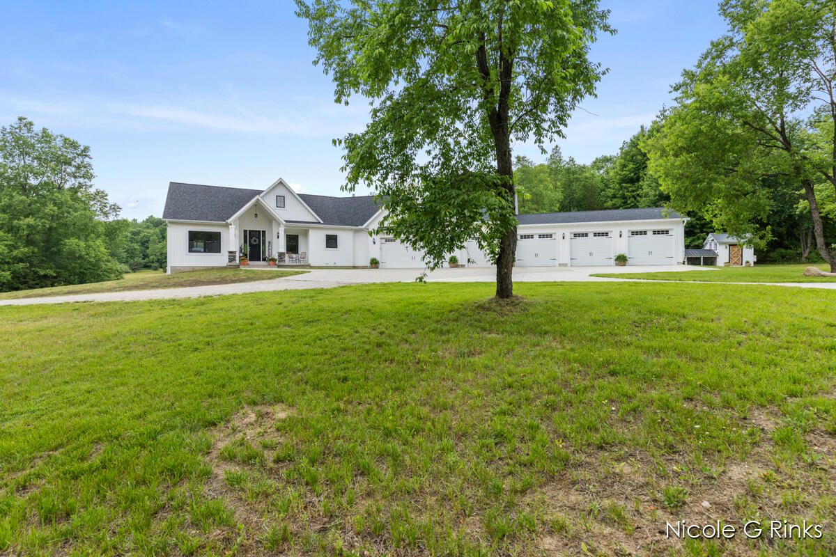 9860 Button Road Belding, MI 48809 - Photo 5 of 63 9860 Button Exterior