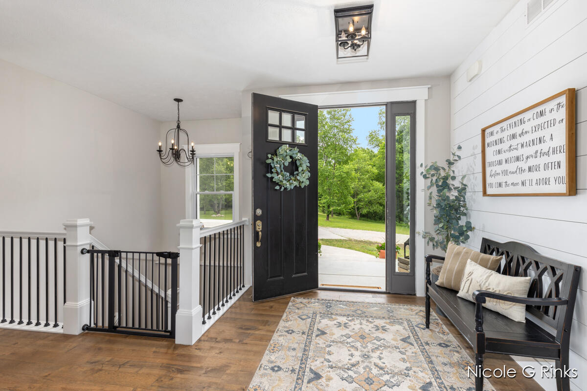 9860 Button Road Belding, MI 48809 - Photo 10 of 63 9860 Button Entrance