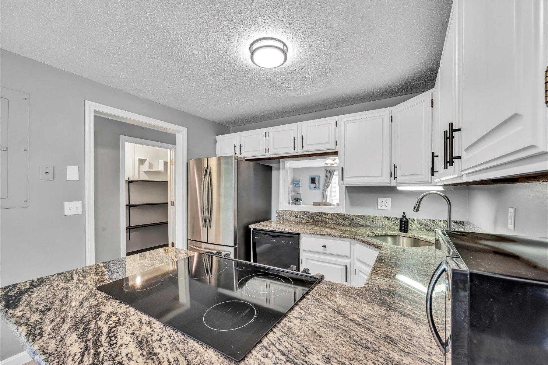 174 Lowell Road, Unit E49 Mashpee, MA 02649 - Photo 8 of 45 17-889A1548